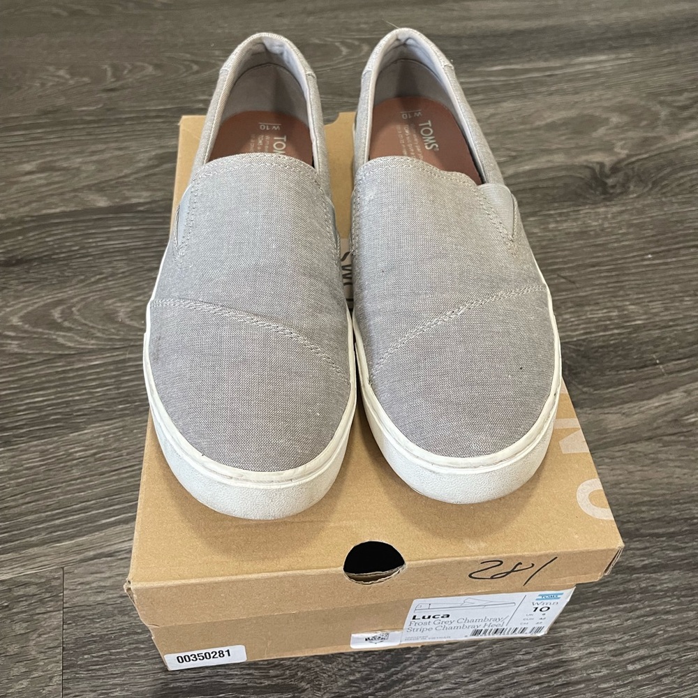 Size 10 gray, Tom’s slip on shoes!